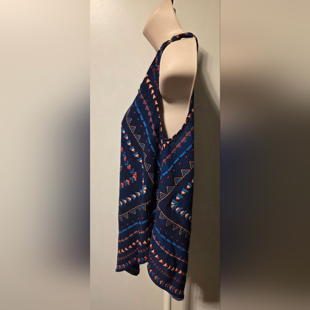 Label Ritu Kumar Sleeveless Top - Picture 2 of 8